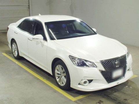 2013 Toyota Crown GRS211[2]