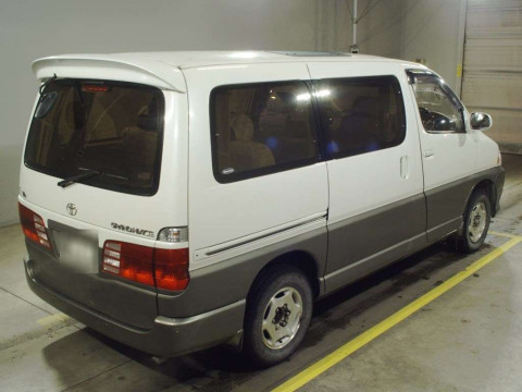 2001 Toyota Grand Hiace VCH16W[1]