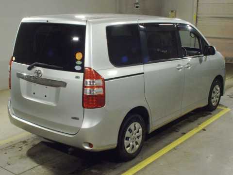 2013 Toyota Noah ZRR75G[1]