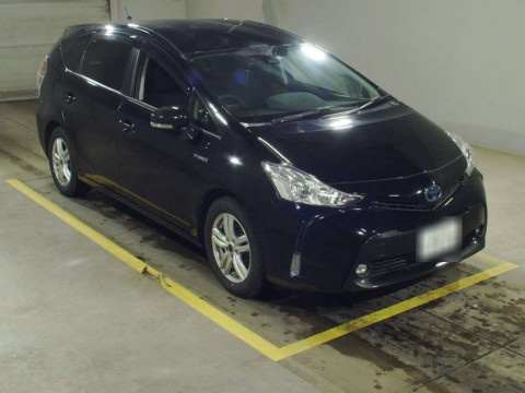 2018 Toyota Prius alpha ZVW41W[2]