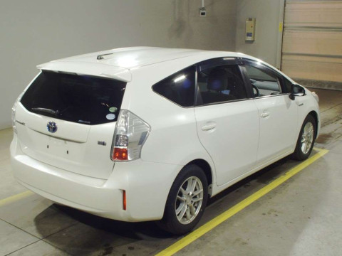 2012 Toyota Prius alpha ZVW41W[1]