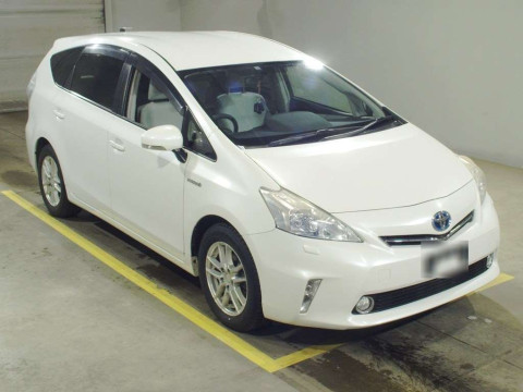 2012 Toyota Prius alpha ZVW41W[2]