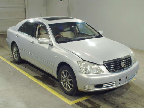 2004 Toyota Crown GRS183[2]