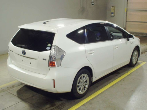 2012 Toyota Prius alpha ZVW40W[1]