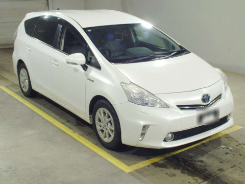 2012 Toyota Prius alpha ZVW40W[2]