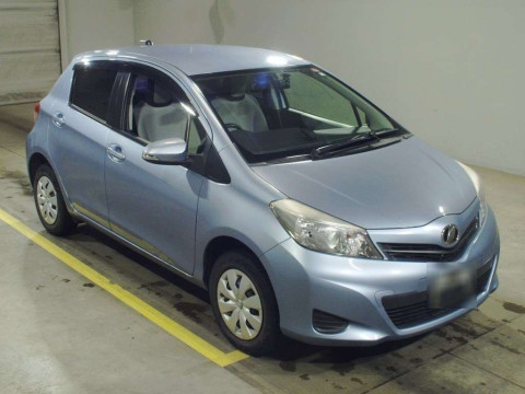 2013 Toyota Vitz NSP135[2]