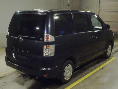 2004 Toyota Voxy AZR65G[1]