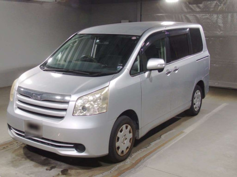 2010 Toyota Noah ZRR70G[0]