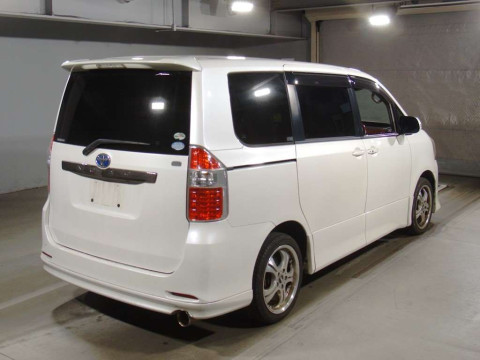 2008 Toyota Noah ZRR70W[1]