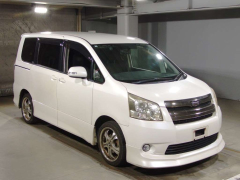 2008 Toyota Noah ZRR70W[2]