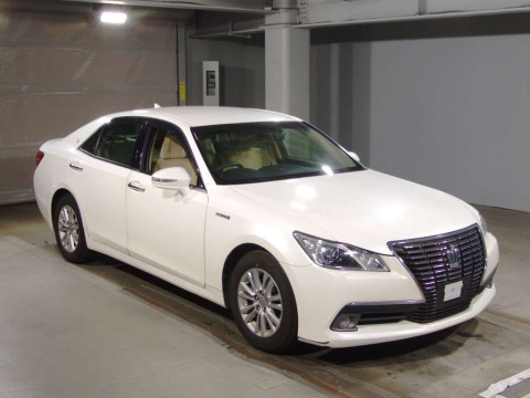 2013 Toyota Crown Hybrid AWS210[2]