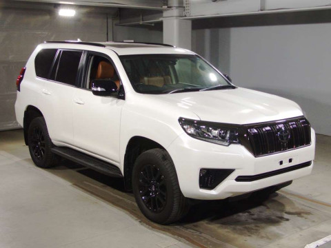 2022 Toyota Land Cruiser Prado TRJ150W[2]