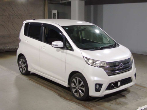 2013 Nissan DAYZ B21W[2]