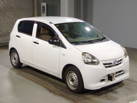 2012 Daihatsu Mira es LA300S[2]