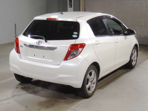 2014 Toyota Vitz NSP130[1]