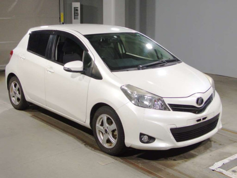 2014 Toyota Vitz NSP130[2]