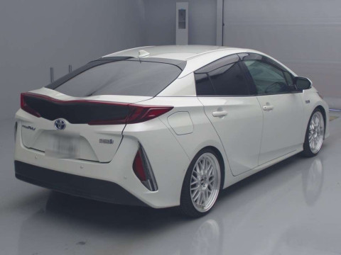 2019 Toyota Prius PHV ZVW52[1]