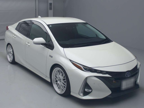 2019 Toyota Prius PHV ZVW52[2]