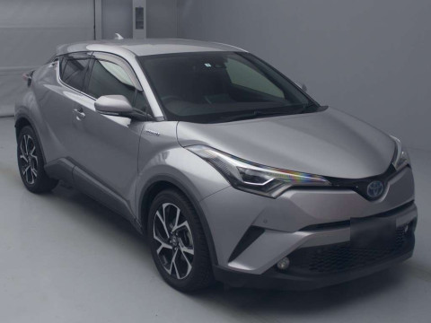 2017 Toyota C-HR ZYX10[2]