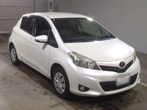 2013 Toyota Vitz NSP130[2]