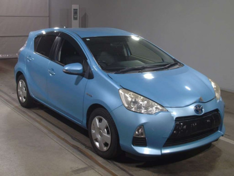 2013 Toyota Aqua NHP10[2]