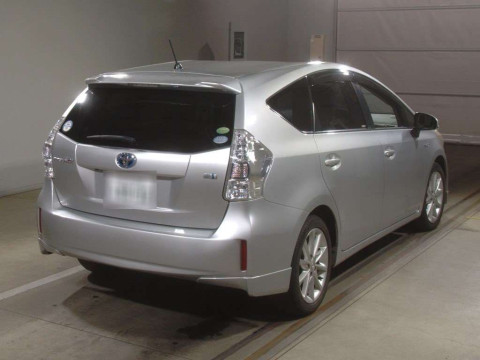 2013 Toyota Prius alpha ZVW41W[1]