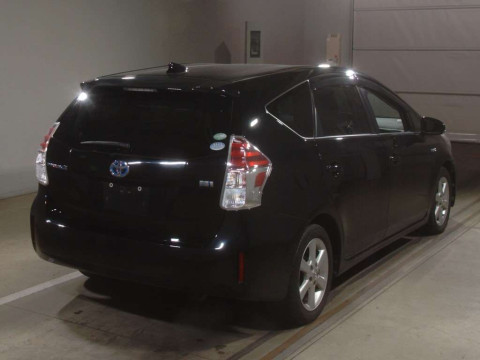 2015 Toyota Prius alpha ZVW41W[1]