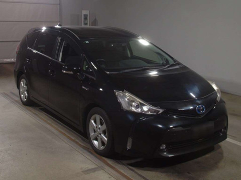 2015 Toyota Prius alpha ZVW41W[2]