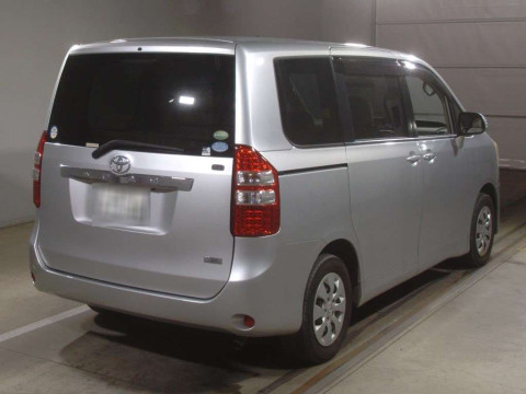 2013 Toyota Noah ZRR70G[1]