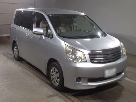 2013 Toyota Noah ZRR70G[2]