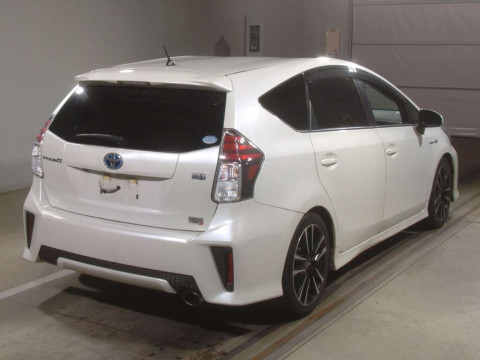 2015 Toyota Prius alpha ZVW41W[1]