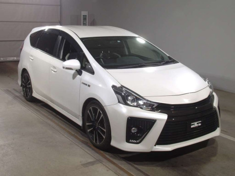 2015 Toyota Prius alpha ZVW41W[2]