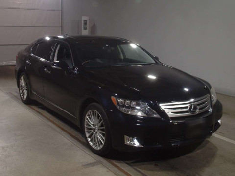 2010 Lexus LS UVF45[2]