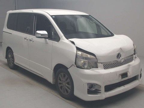 2013 Toyota Voxy ZRR70W[2]