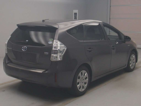 2014 Toyota Prius alpha ZVW41W[1]