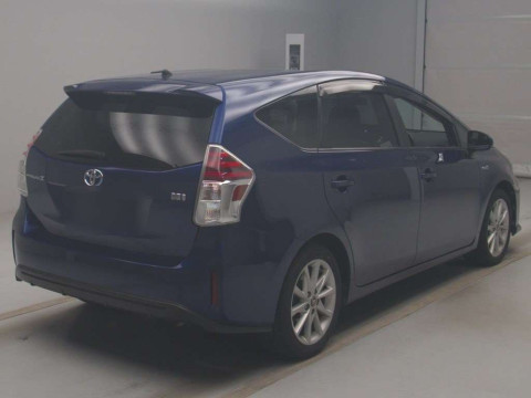 2016 Toyota Prius alpha ZVW41W[1]