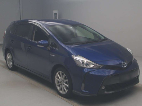 2016 Toyota Prius alpha ZVW41W[2]