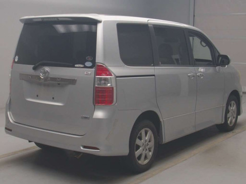 2009 Toyota Noah ZRR75W[1]