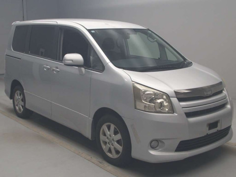 2009 Toyota Noah ZRR75W[2]