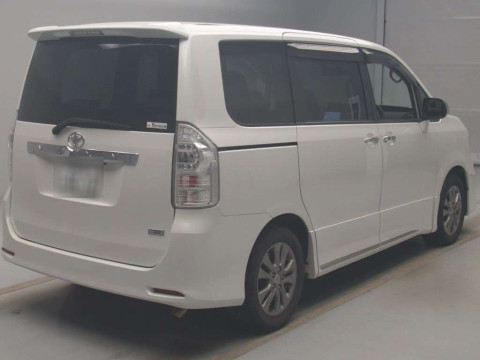 2012 Toyota Voxy ZRR70W[1]