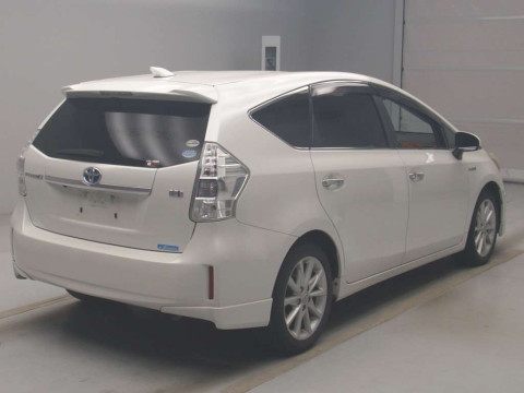 2012 Toyota Prius alpha ZVW41W[1]