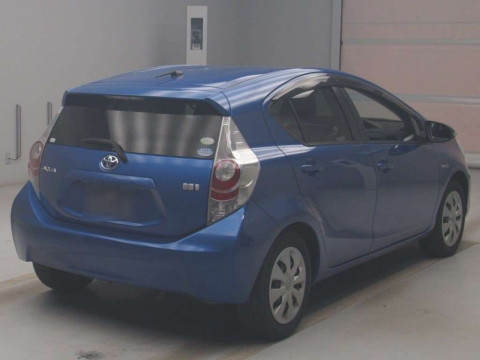 2012 Toyota Aqua NHP10[1]