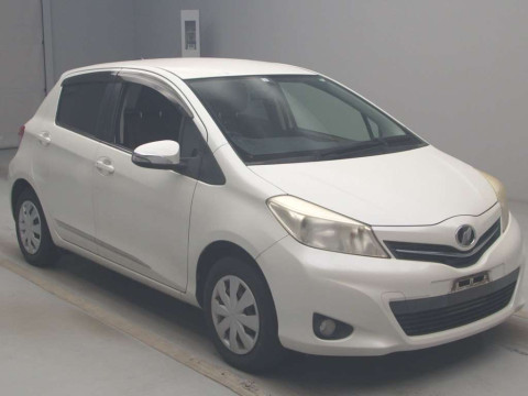 2011 Toyota Vitz NSP130[2]