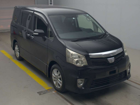 2012 Toyota Noah ZRR70W[2]