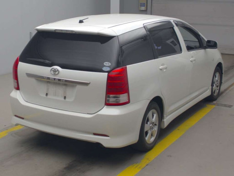 2005 Toyota Wish ZNE10G[1]