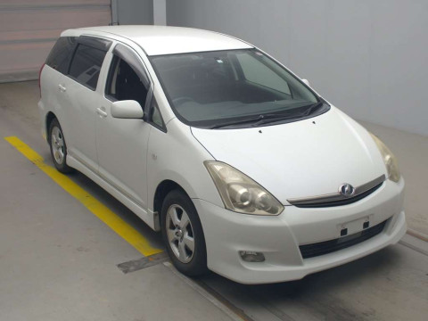 2005 Toyota Wish ZNE10G[2]