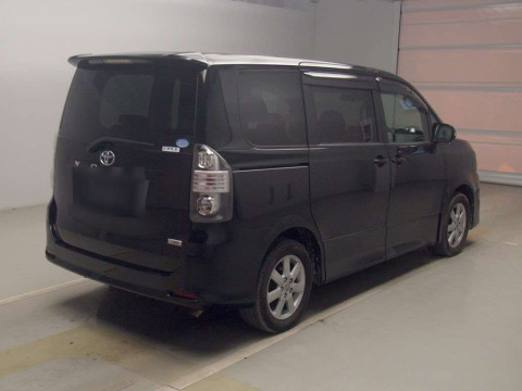 2010 Toyota Voxy ZRR70W[1]