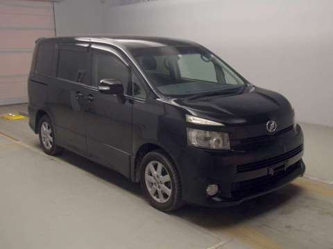 2010 Toyota Voxy ZRR70W[2]