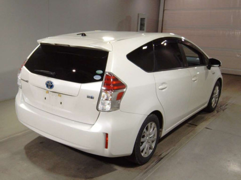 2016 Toyota Prius alpha ZVW41W[1]