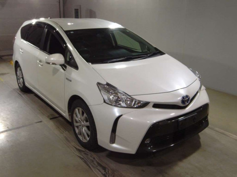 2016 Toyota Prius alpha ZVW41W[2]